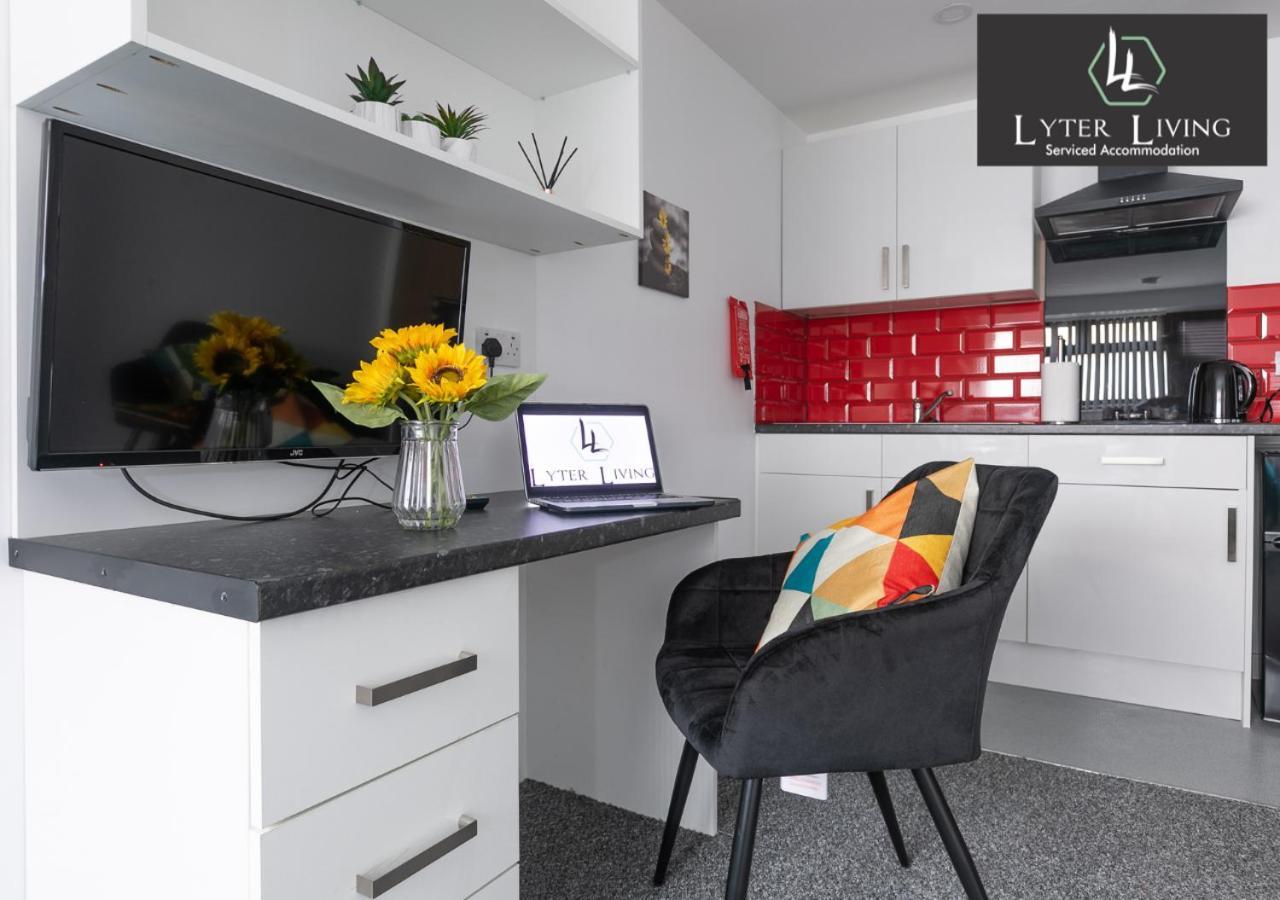 Studio Apartments By Lyter Living Desks & Wifi - Monthly Stays Available Лестър Екстериор снимка