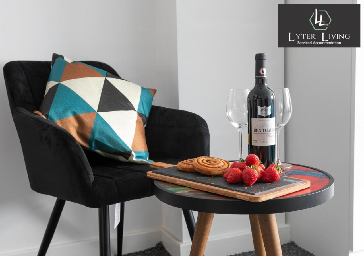 Studio Apartments By Lyter Living Desks & Wifi - Monthly Stays Available Лестър Екстериор снимка