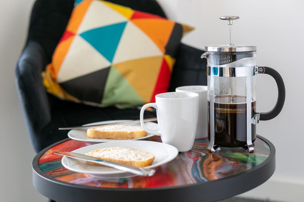 Studio Apartments By Lyter Living Desks & Wifi - Monthly Stays Available Лестър Екстериор снимка