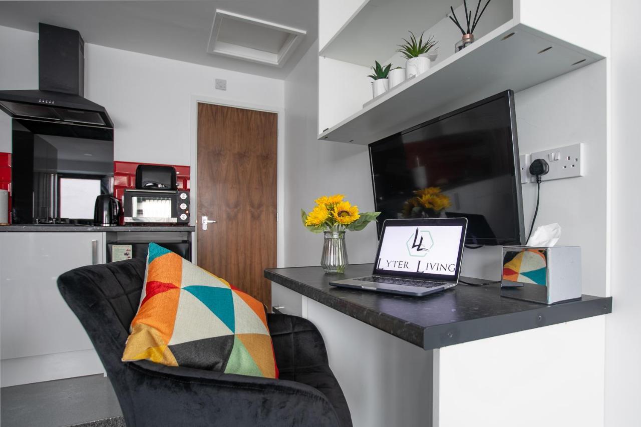 Studio Apartments By Lyter Living Desks & Wifi - Monthly Stays Available Лестър Екстериор снимка