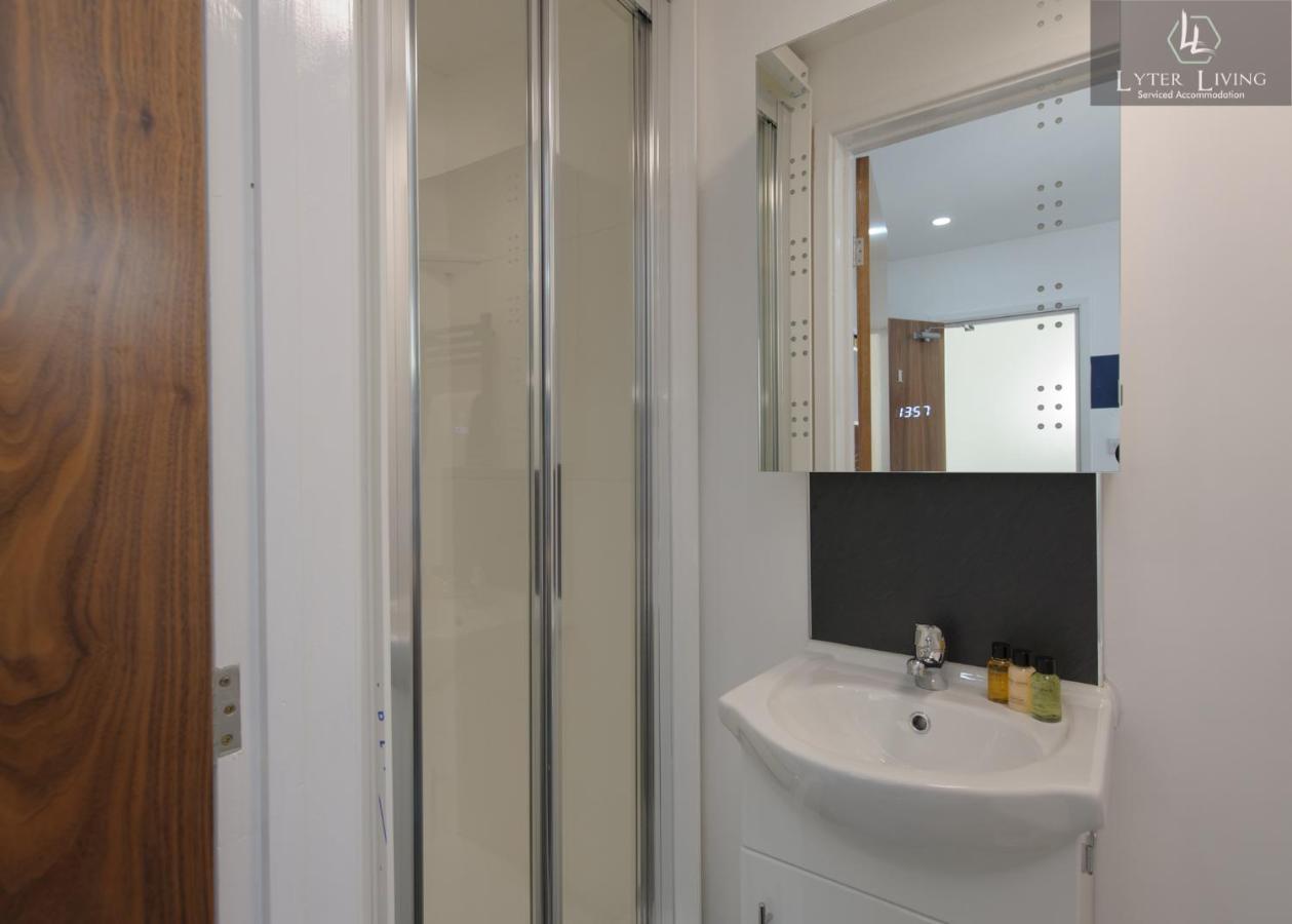 Studio Apartments By Lyter Living Desks & Wifi - Monthly Stays Available Лестър Екстериор снимка